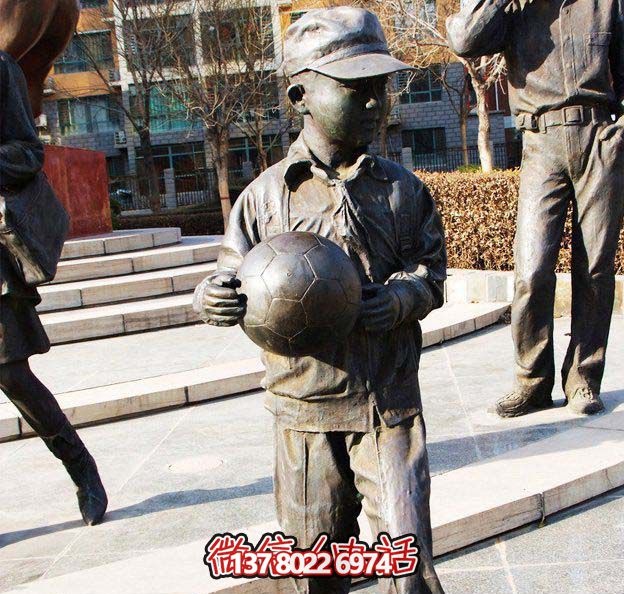 鑄銅雕塑，點綴小學(xué)廣場，傳遞小學(xué)生足球精神