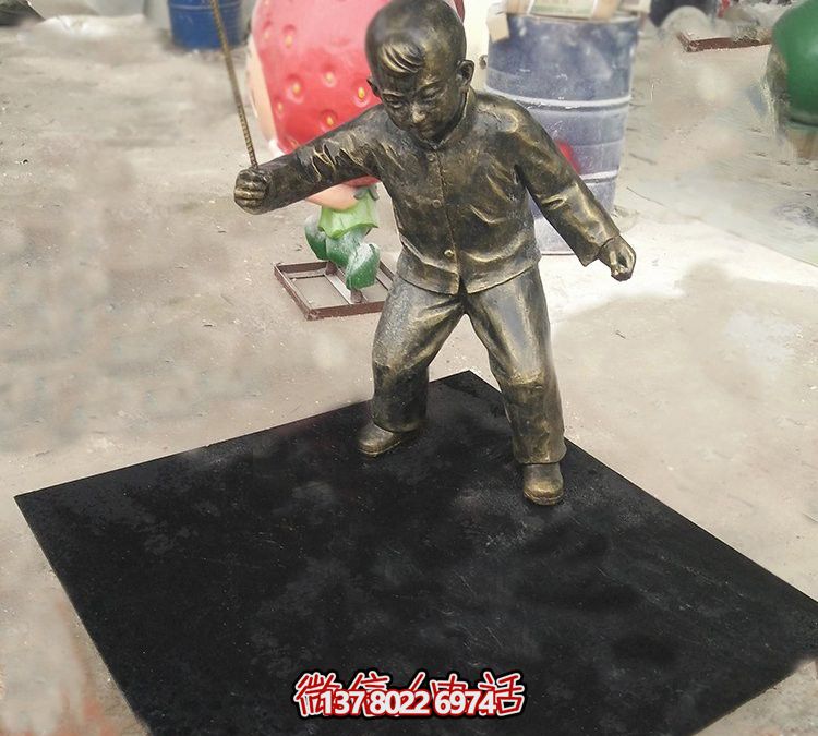 優雅銅色仿玻璃鋼兒童打陀螺雕塑 優雅銅色仿玻璃鋼兒童打陀螺雕塑