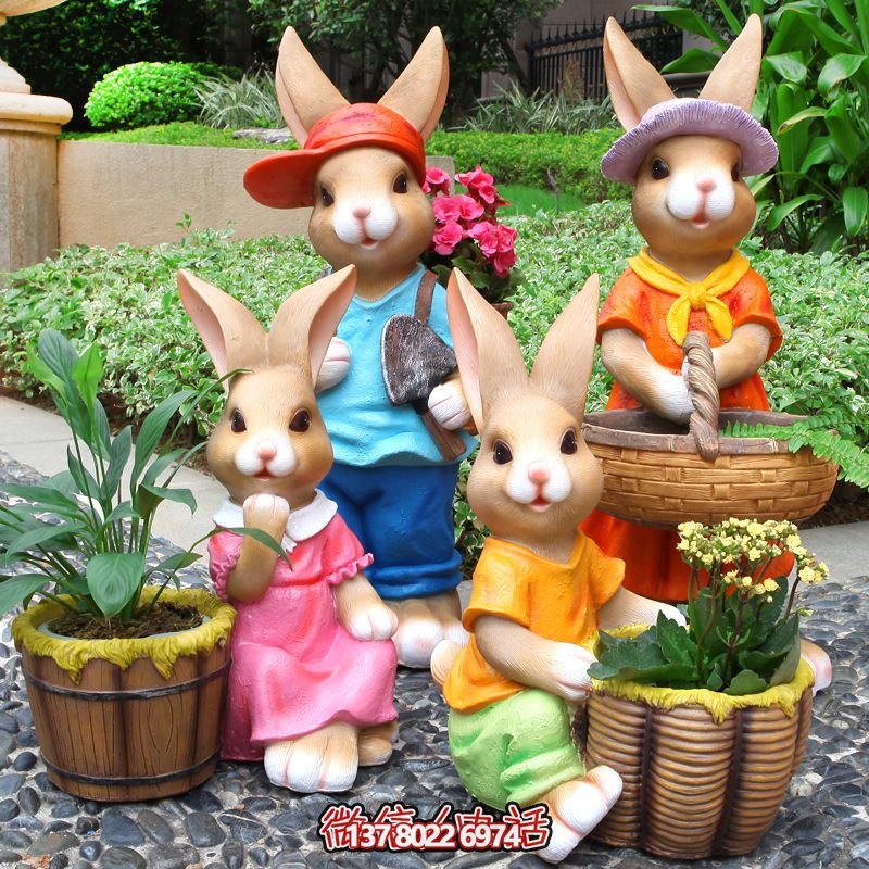 玻璃鋼彩繪兔子雕塑,為花園景區增添精彩 玻璃鋼彩繪兔子雕塑,為花園景區增添精彩