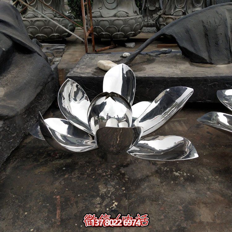 藝術(shù)融入公園，炫彩不銹鋼鏡面荷花雕塑