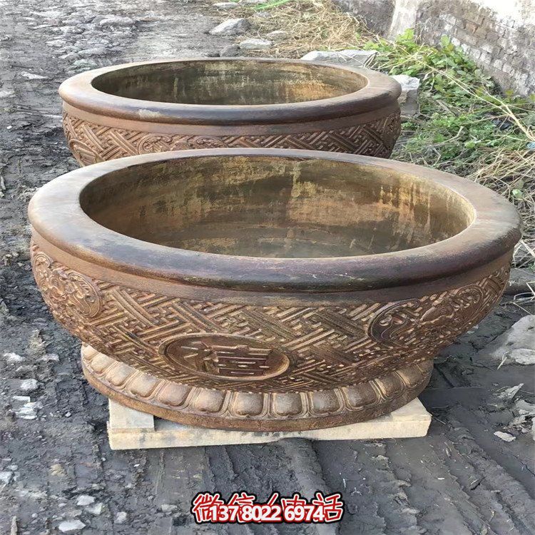 古典庭院魚缸，享受傳統文化的視覺盛宴