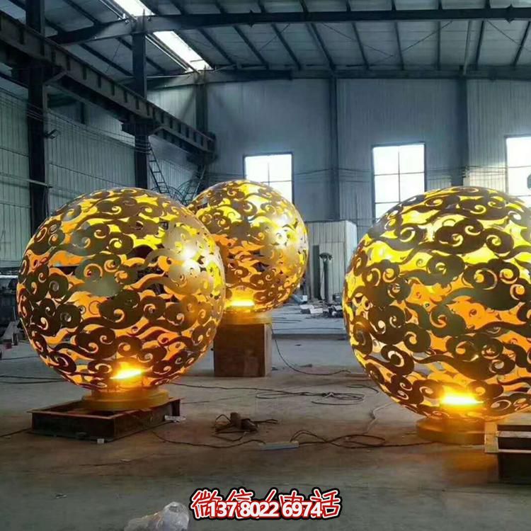 創(chuàng)意不銹鋼鏤空景觀(guān)擺件，為廣場(chǎng)帶來(lái)濃濃的藝術(shù)氣息