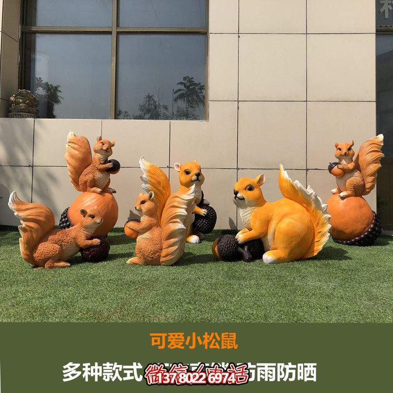 可愛小松鼠雕塑給森林公園、游樂園帶來美好時(shí)光