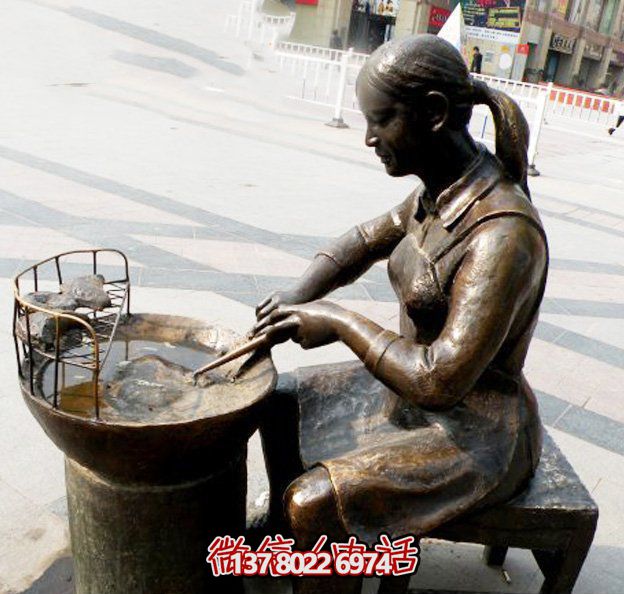 熱鬧的步行街精美的銅雕塑梨人物 熱鬧的步行街精美的銅雕塑梨人物