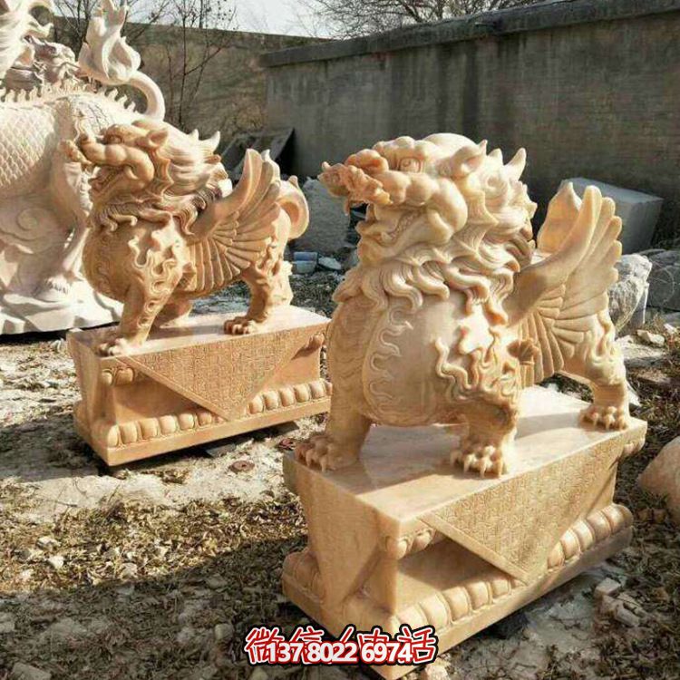 黃蠟石麒麟雕塑,精美石雕景區(qū)裝飾 黃蠟石麒麟雕塑,精美石雕景區(qū)裝飾
