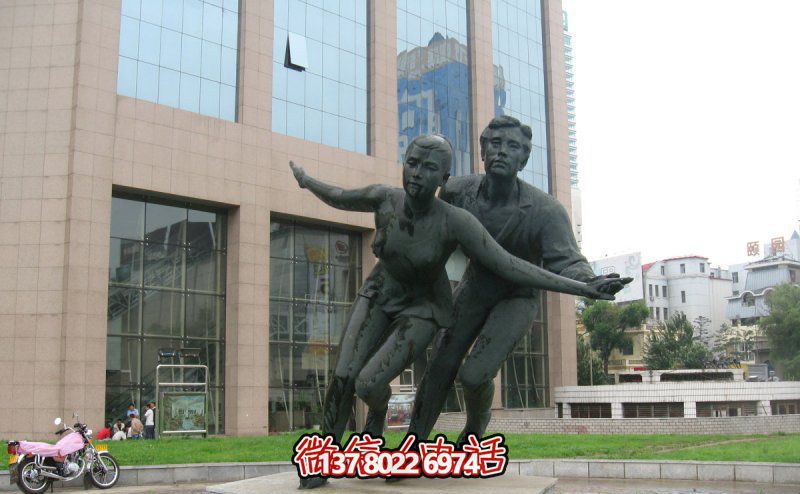 仿銅雕雙人滑冰玻璃鋼城市花園廣場人物裝飾 仿銅雕雙人滑冰玻璃鋼城市花園廣場人物裝飾