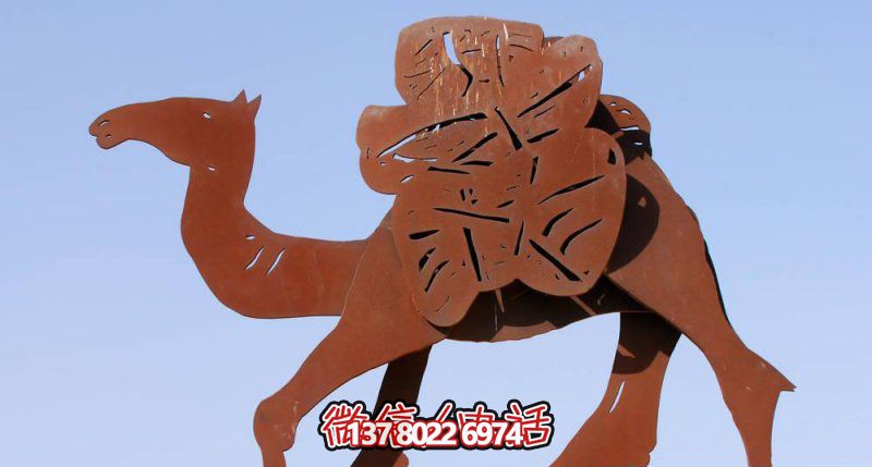 不銹鋼駱駝剪紙雕塑，點綴街道邊行走