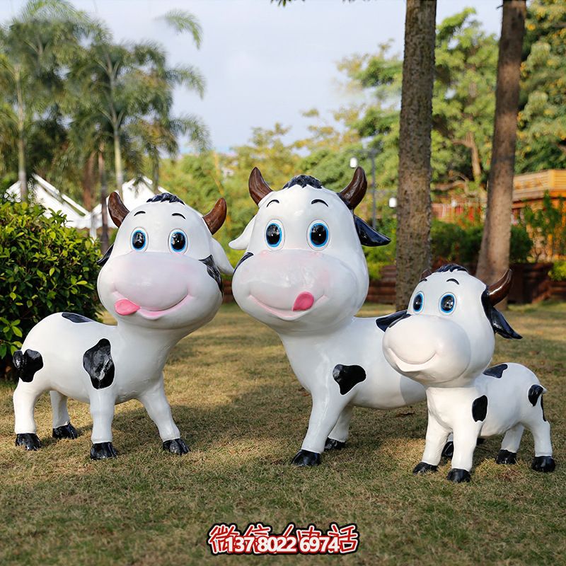 萌卡通牛雕塑,漫步在玻璃鋼公園 萌卡通牛雕塑,漫步在玻璃鋼公園