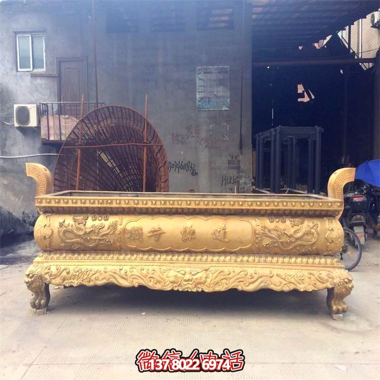 平口鍍金仿古香爐，為寺廟和戶外添彩