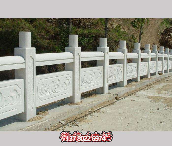 漢白玉欄桿石雕，為景區(qū)山道增添美感