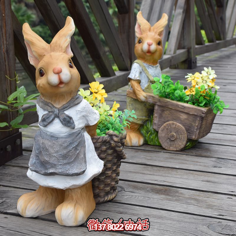 花園里的玻璃鋼兔子雕塑——只采不偷 花園里的玻璃鋼兔子雕塑——只采不偷