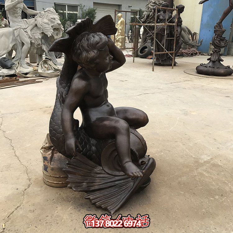 創(chuàng)意銅雕魚坐椅，讓兒童享受景觀之美