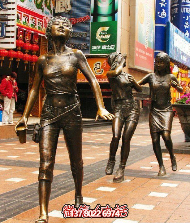 歷史悠久的步行街上的經典銅雕女人雕塑 歷史悠久的步行街上的經典銅雕女人雕塑