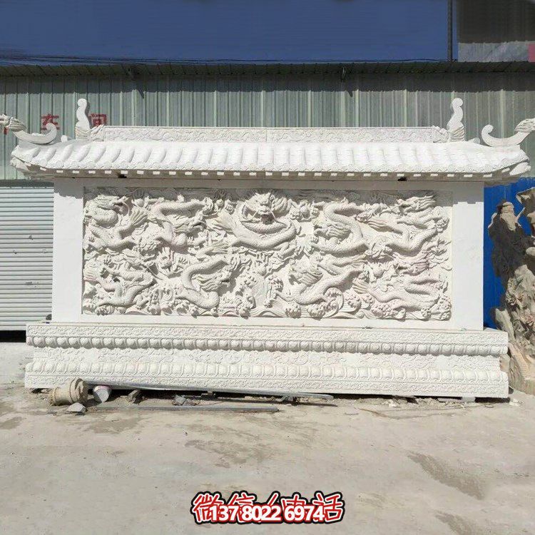 九龍壁石雕為景區(qū)廣場增添獨特美感