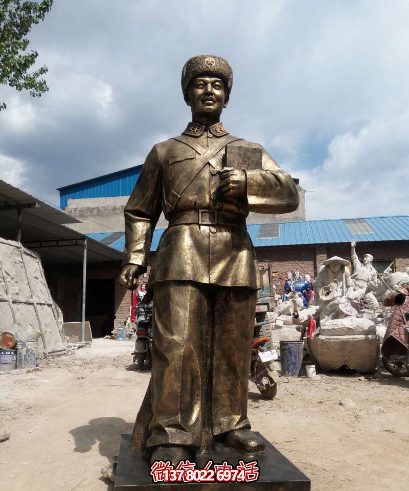 把新知抱在懷里——八路軍紀念銅雕塑 把新知抱在懷里——八路軍紀念銅雕塑