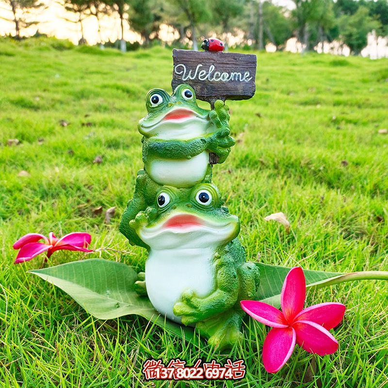 草坪上的玩鬧玻璃鋼青蛙雕塑 草坪上的玩鬧玻璃鋼青蛙雕塑