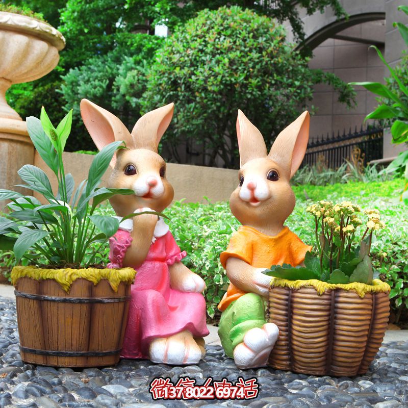 彩繪玻璃鋼兔子雕塑，點綴戶外公園裝飾