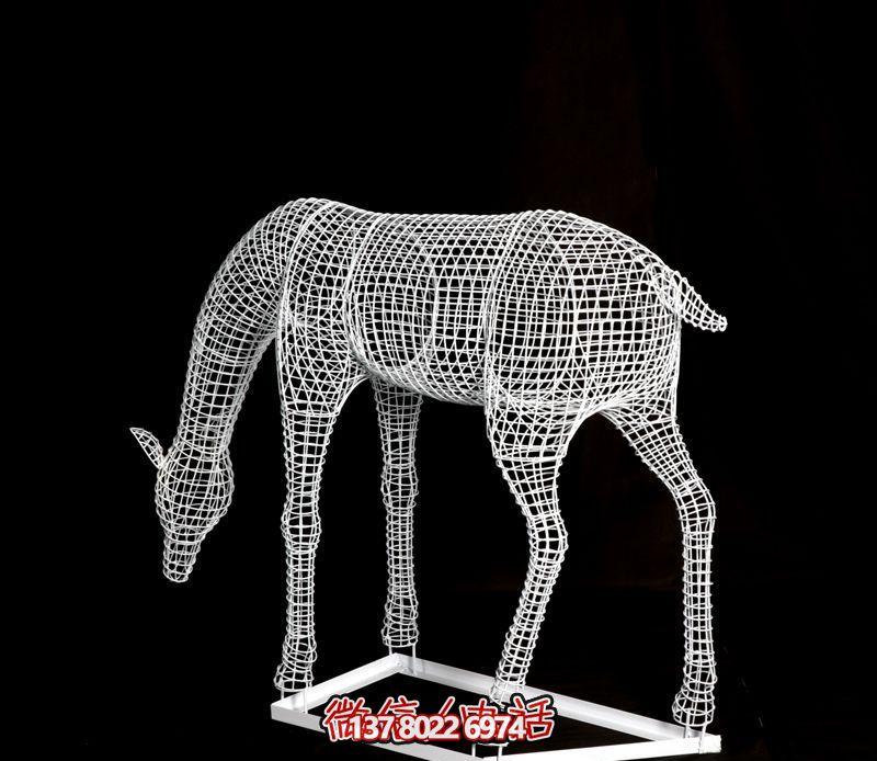 鐵藝梅花鹿雕塑，鏤空低頭更具韻味