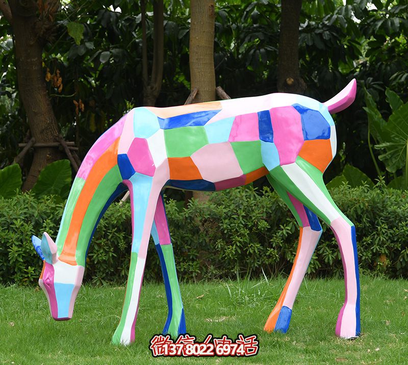 玻璃鋼雕塑彩繪鹿——點亮公園草坪 玻璃鋼雕塑彩繪鹿——點亮公園草坪