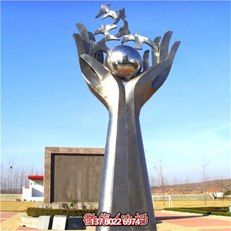 雙手托起希望，不銹鋼創意雕塑景觀擺放于廣場