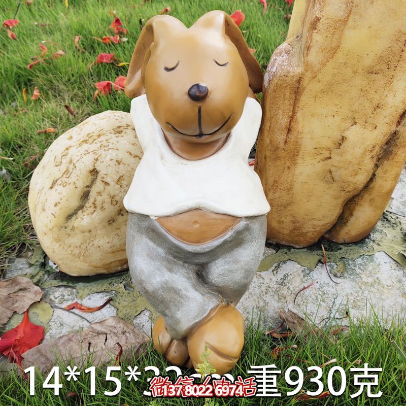 花園中的玻璃鋼雕塑兔子 花園中的玻璃鋼雕塑兔子