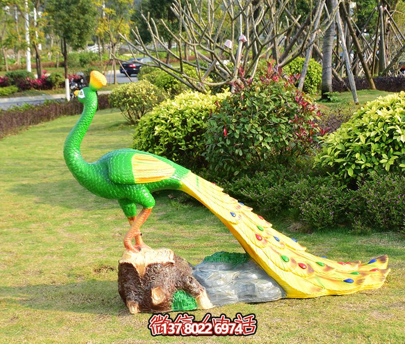 玻璃鋼彩繪孔雀雕塑——給公園里散步的人帶來優雅藝術氛圍 玻璃鋼彩繪孔雀雕塑——給公園里散步的人帶來優雅藝術氛圍