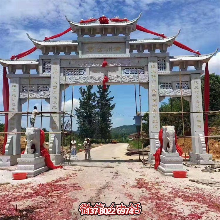 集道路四柱、花崗巖、花崗石雕和牌樓于一體的精美絕倫藝術品