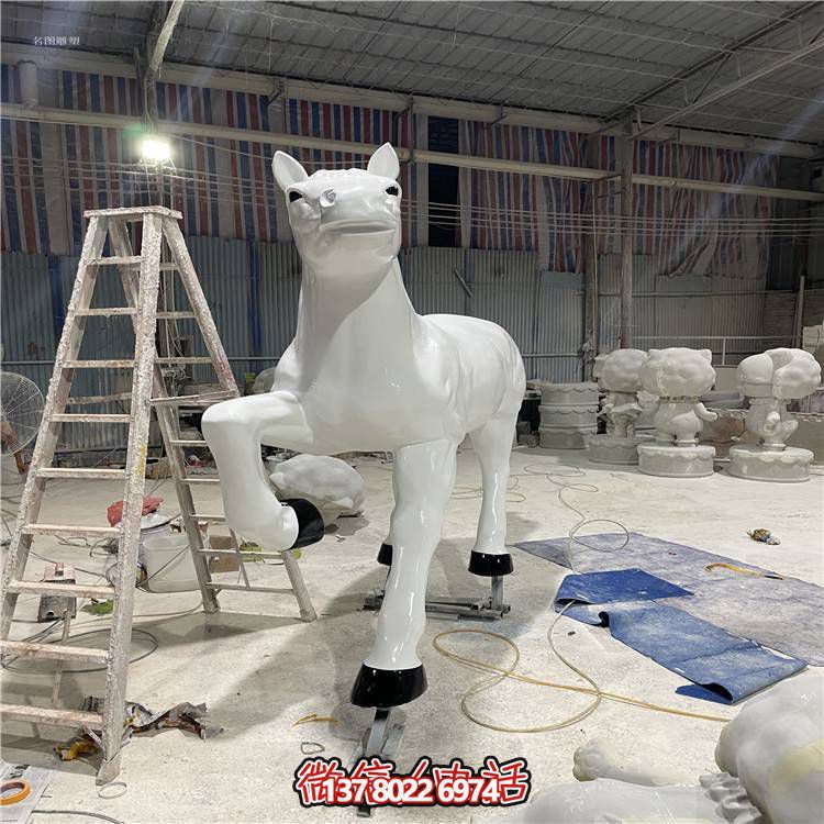 玻璃鋼馬雕塑，點綴戶外園林