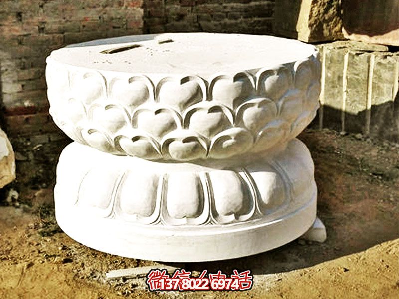 漢白玉制須彌座佛像,以精美圓形飾就古樸寺院 漢白玉制須彌座佛像,以精美圓形飾就古樸寺院