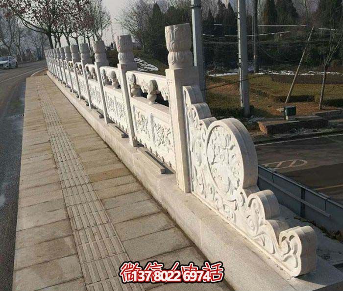 現(xiàn)代城市綠化防護(hù)欄桿，融入自然元素的花崗巖石雕