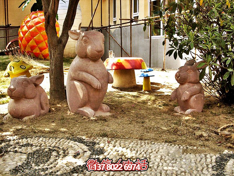 玻璃鋼雕塑的抽象兔子——現代庭院的獨特裝飾 玻璃鋼雕塑的抽象兔子——現代庭院的獨特裝飾