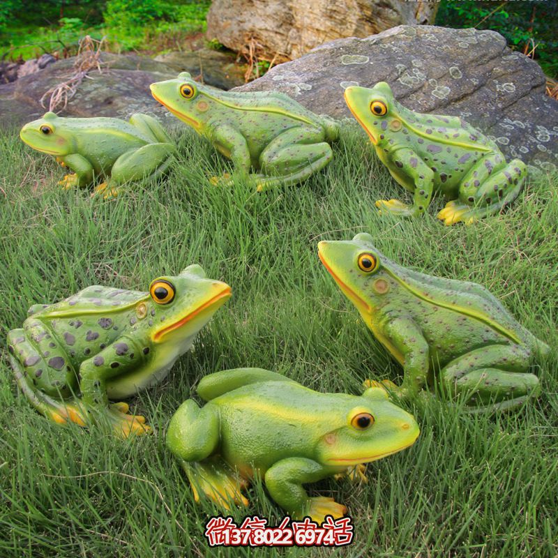 仿真青蛙雕塑玻璃鋼玻璃上一草坪裝飾 仿真青蛙雕塑玻璃鋼玻璃上一草坪裝飾