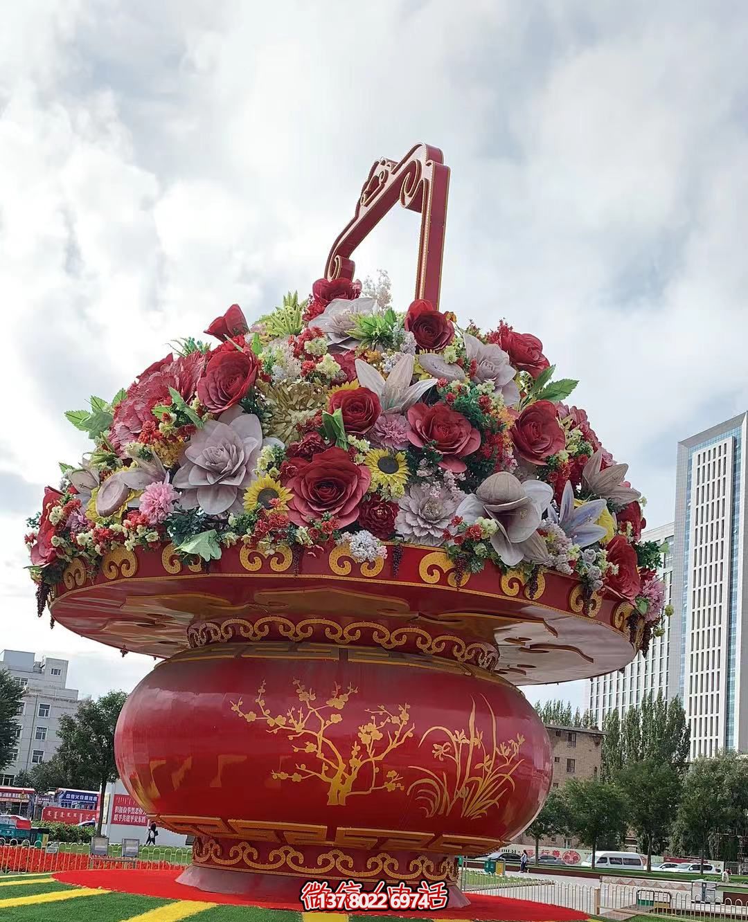 現代五彩花籃,給城市廣場帶來活力 現代五彩花籃,給城市廣場帶來活力