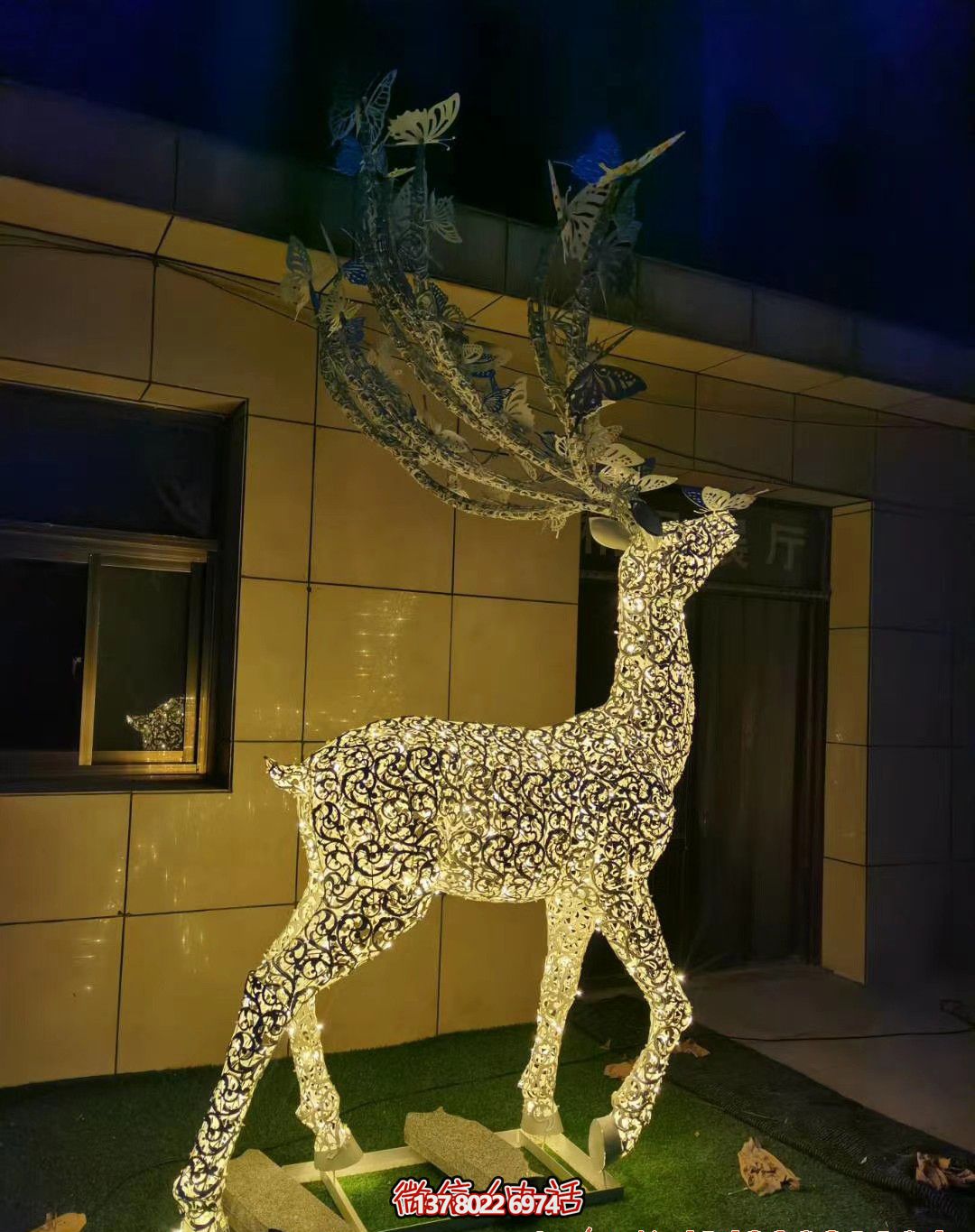 精美不銹鋼梅花鹿雕塑照明裝置,點綴廣場之美 精美不銹鋼梅花鹿雕塑照明裝置,點綴廣場之美