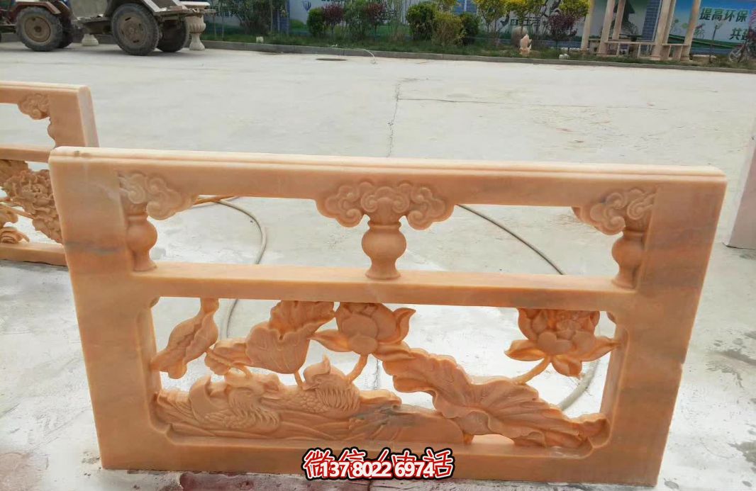 紅色浮雕護(hù)欄,點(diǎn)綴陽(yáng)臺(tái)庭院裝飾 紅色浮雕護(hù)欄,點(diǎn)綴陽(yáng)臺(tái)庭院裝飾