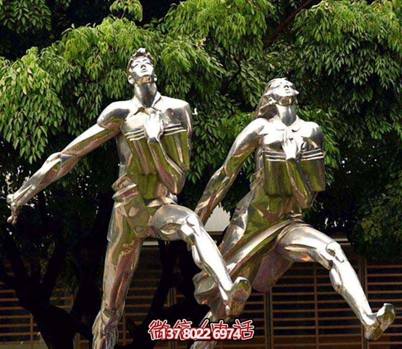 不銹鋼操場雕塑，鏡面反射跑步樂趣