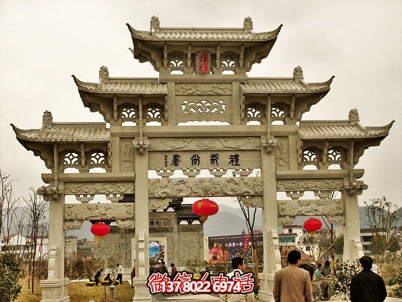 鏤空三門(mén)牌坊,點(diǎn)綴城市廣場(chǎng) 鏤空三門(mén)牌坊,點(diǎn)綴城市廣場(chǎng)