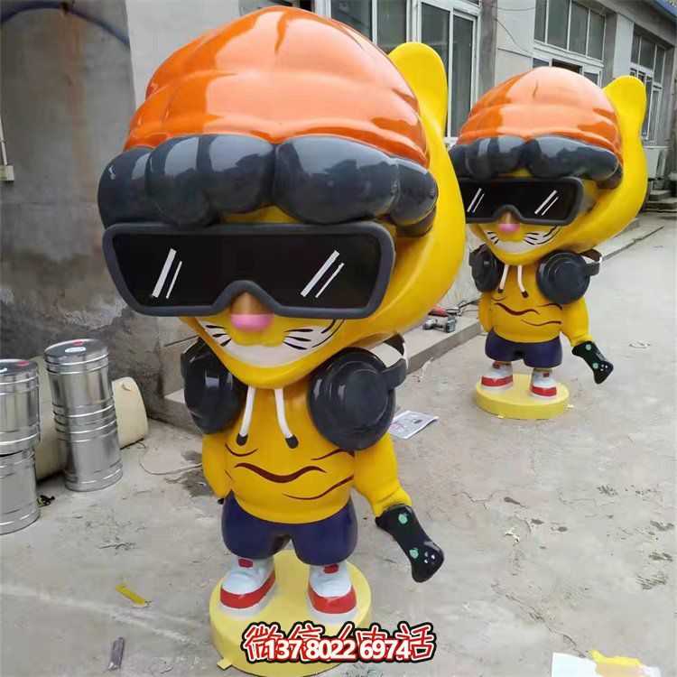 游樂(lè)園擺放卡通玻璃鋼創(chuàng)意公仔雕塑