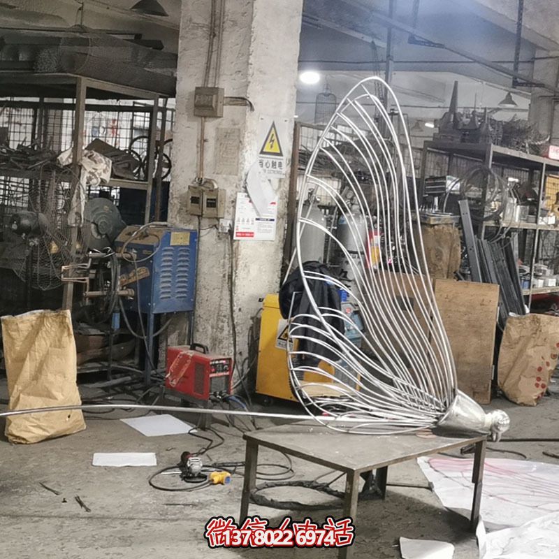 飯店池塘擺放抽象不銹鋼蜻蜓雕塑 飯店池塘擺放抽象不銹鋼蜻蜓雕塑