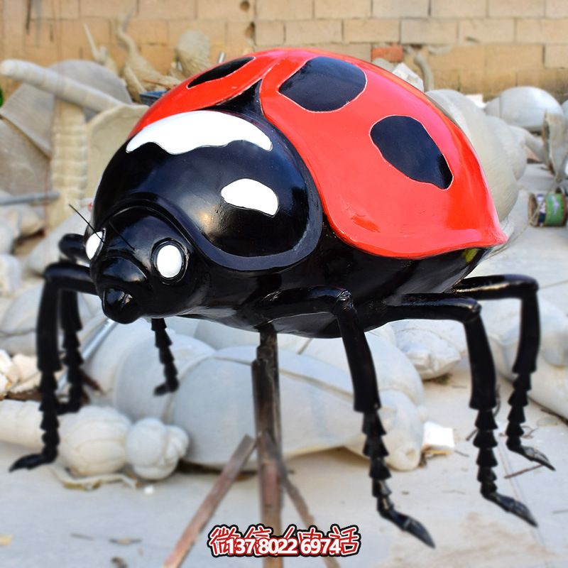 游樂(lè)場(chǎng)擺放的紅色玻璃鋼彩繪瓢蟲雕塑 游樂(lè)場(chǎng)擺放的紅色玻璃鋼彩繪瓢蟲雕塑