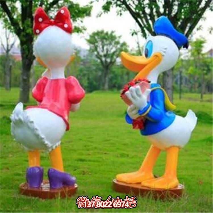 迪士尼樂(lè)園玻璃鋼卡通唐老鴨雕塑