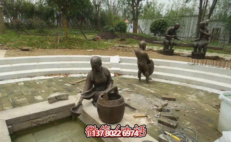 公園湖邊擺放泡腳下棋景觀人物銅雕 公園湖邊擺放泡腳下棋景觀人物銅雕