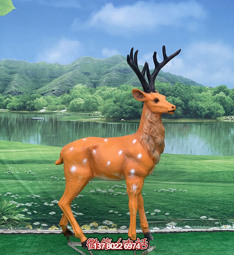 玻璃鋼彩繪一只行走的梅花鹿雕塑 玻璃鋼彩繪一只行走的梅花鹿雕塑