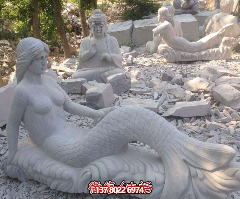 街道上擺放的漢白玉石雕創意美人魚雕塑 街道上擺放的漢白玉石雕創意美人魚雕塑