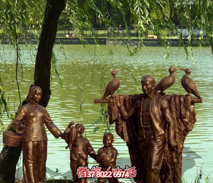景區公園湖邊捕魚的一家四口玻璃鋼仿銅雕塑 景區公園湖邊捕魚的一家四口玻璃鋼仿銅雕塑