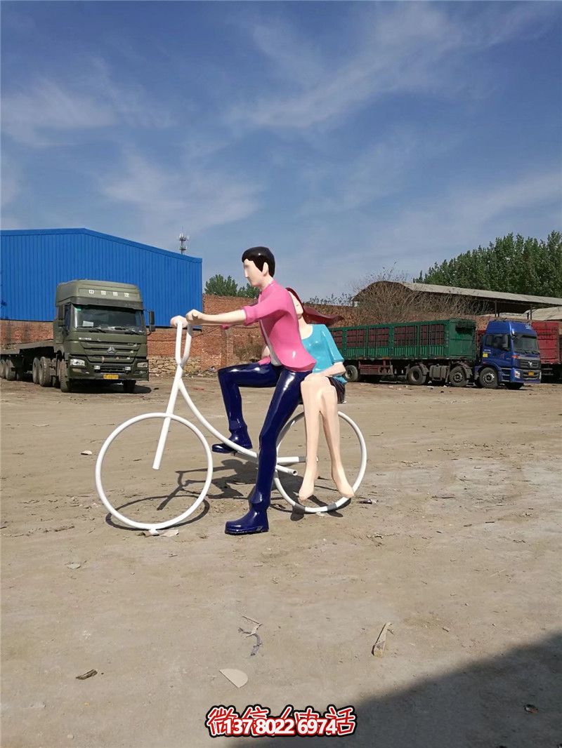 公園景區玻璃鋼彩繪騎單車的情侶雕塑 公園景區玻璃鋼彩繪騎單車的情侶雕塑