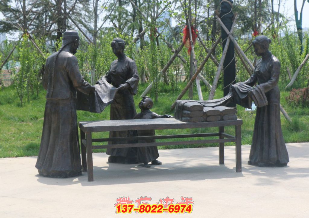 市井生活:傳統(tǒng)商貿(mào)與家庭溫情銅雕圖景 市井生活:傳統(tǒng)商貿(mào)與家庭溫情銅雕圖景