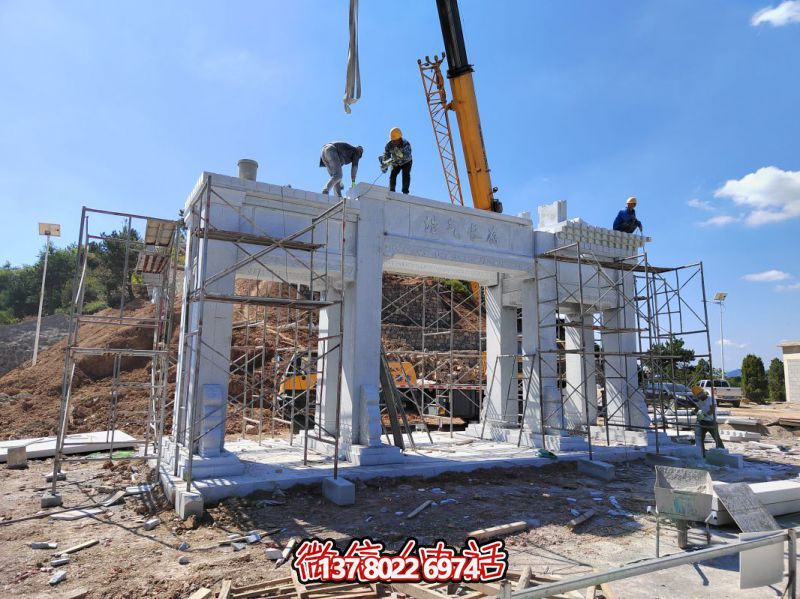 “浩氣長存”大理石牌樓 “浩氣長存”大理石牌樓